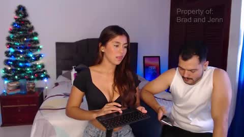 Snapshot of bradandjenn chatting on December 17, 2024, 10:00 pm Your favorite couple and the best butt on Chatur online show from December 17, 2024, 10:00 pm