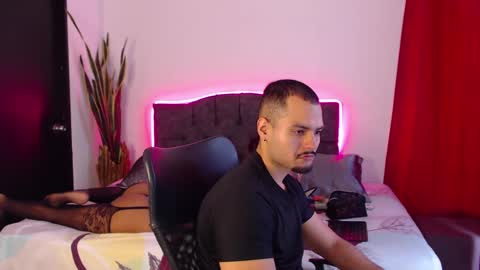 Snapshot of bradandjenn chatting on September 30, 2025, 2:55 pm Your favorite couple and the best butt on Chatur online show from September 30, 2025, 2:55 pm