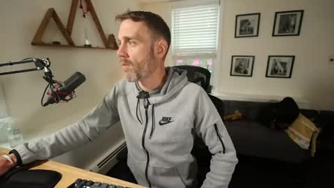 Snapshot of bradbronton chatting on May 23, 2026, 8:24 pm BradBronton online show from May 23, 2026, 8:24 pm