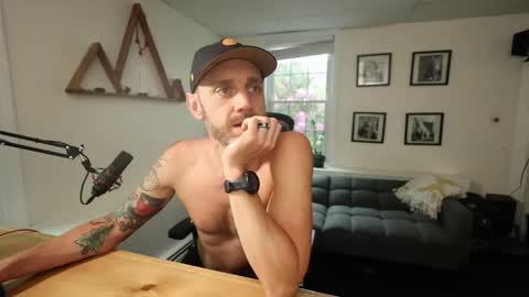 Snapshot of bradbronton chatting on May 29, 2026, 10:52 pm BradBronton online show from May 29, 2026, 10:52 pm