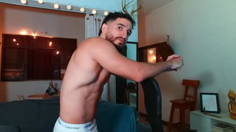 Snapshot of bradley_martinez chatting on January 30, 2025, 12:18 am Bradley Martinez online show from January 30, 2025, 12:18 am