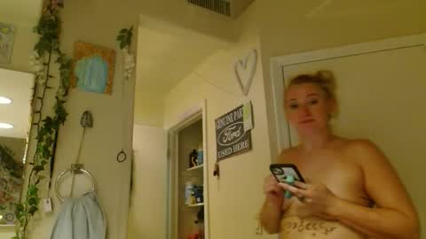 Snapshot of braindeadbetty chatting on May 4, 2026, 5:03 am i am a naughty jedi knight online show from May 4, 2026, 5:03 am