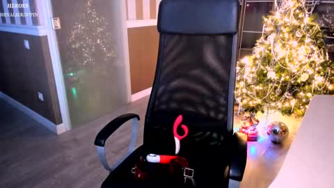 I see you X-twitter its braingirl online show from January 1, 2025, 5:11 pm