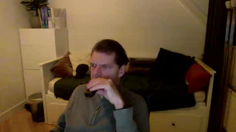 Snapshot of bram1944972145 chatting on December 23, 2024, 4:06 pm Bram online show from December 23, 2024, 4:06 pm