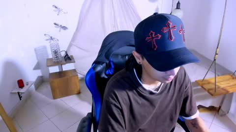 Snapshot of brand_hades chatting on May 17, 2026, 2:31 am B R A N D online show from May 17, 2026, 2:31 am
