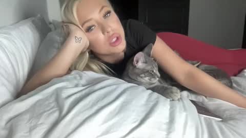 Skyyybanks online show from May 1, 2026, 4:28 am