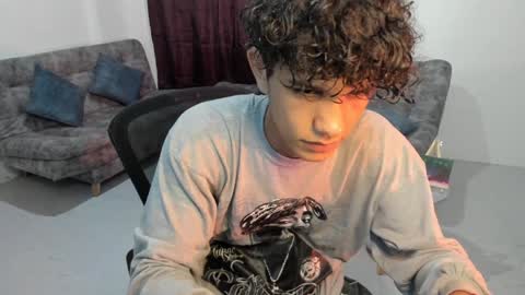 Snapshot of brandonstonexl chatting on December 14, 2024, 2:01 am Brandon Stone online show from December 14, 2024, 2:01 am