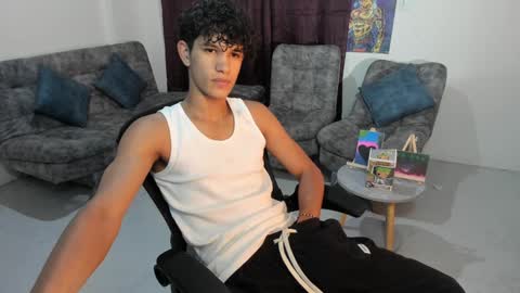 Snapshot of brandonstonexl chatting on December 17, 2024, 4:01 am Brandon Stone online show from December 17, 2024, 4:01 am