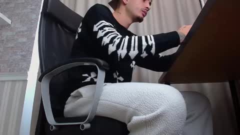 BrandonTateX online show from October 2, 2025, 9:05 am