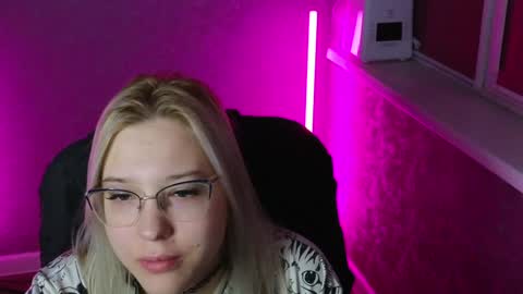 Snapshot of brandy__stars chatting on December 22, 2024, 2:06 am Belle online show from December 22, 2024, 2:06 am