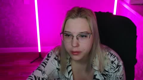 Snapshot of brandy__stars chatting on December 27, 2024, 1:43 am Belle online show from December 27, 2024, 1:43 am