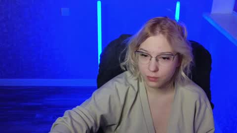 Snapshot of brandy__stars chatting on January 16, 2025, 1:48 am Belle online show from January 16, 2025, 1:48 am