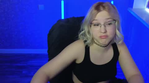 Snapshot of brandy__stars chatting on January 16, 2025, 4:49 am Belle online show from January 16, 2025, 4:49 am