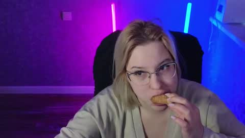 Snapshot of brandy__stars chatting on February 13, 2025, 3:07 am Belle online show from February 13, 2025, 3:07 am