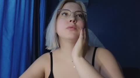 Snapshot of brandy__stars chatting on September 29, 2025, 5:45 am Belle online show from September 29, 2025, 5:45 am