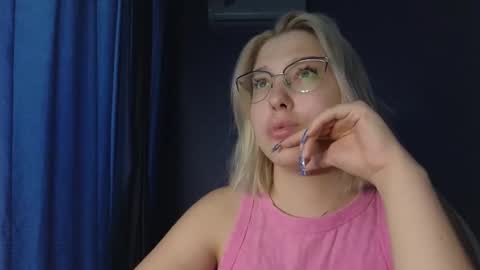 Snapshot of brandy__stars chatting on October 2, 2025, 9:27 am Belle online show from October 2, 2025, 9:27 am