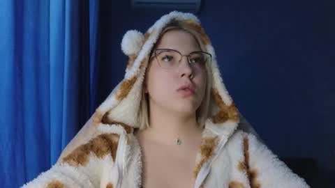 Snapshot of brandy__stars chatting on October 3, 2025, 4:31 am Belle online show from October 3, 2025, 4:31 am