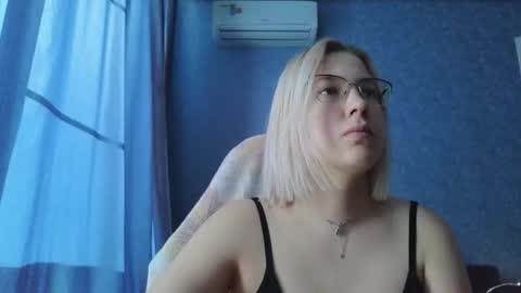 Snapshot of brandy__stars chatting on October 19, 2025, 3:18 am Belle online show from October 19, 2025, 3:18 am