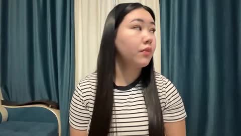 Snapshot of brandysveum chatting on December 15, 2025, 11:03 am Aypril online show from December 15, 2025, 11:03 am