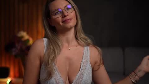 Snapshot of brandywhite chatting on February 9, 2025, 4:36 am Alex online show from February 9, 2025, 4:36 am