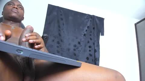 Snapshot of brant_garcia chatting on December 14, 2024, 7:46 pm Brant Garcia online show from December 14, 2024, 7:46 pm