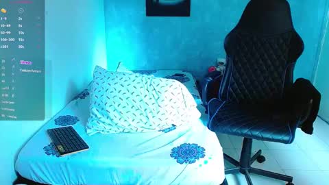 Snapshot of bray_hotboy chatting on December 8, 2024, 2:30 pm Bray Hotboy online show from December 8, 2024, 2:30 pm