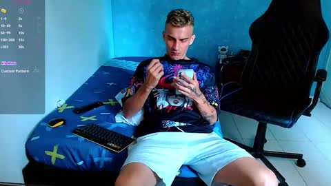 Snapshot of bray_hotboy chatting on January 24, 2025, 7:39 pm Bray Hotboy online show from January 24, 2025, 7:39 pm