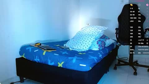 Snapshot of bray_hotboy chatting on December 3, 2025, 10:19 pm Bray Hotboy online show from December 3, 2025, 10:19 pm