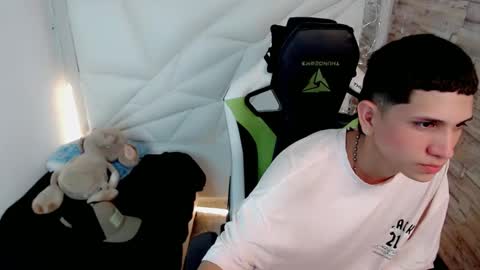 Snapshot of brayan_lopezz chatting on February 4, 2025, 12:44 pm BRAYAN online show from February 4, 2025, 12:44 pm