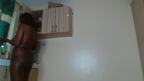 Snapshot of bree_beauty chatting on June 9, 2026, 8:15 am bree_beauty online show from June 9, 2026, 8:15 am