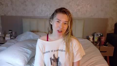 Snapshot of brenda_m00n chatting on June 15, 2026, 6:43 pm Brenda online show from June 15, 2026, 6:43 pm
