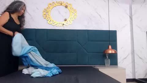 BRENDA VELASQUEZ online show from December 1, 2025, 7:41 pm