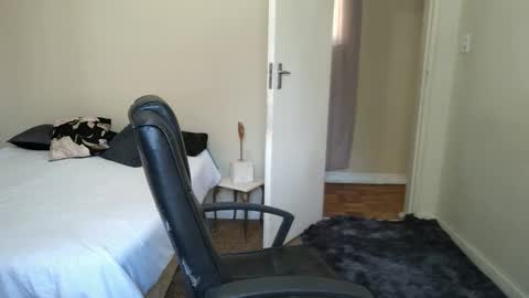 ask me lol online show from September 16, 2025, 9:10 am