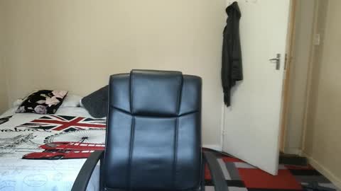 ask me lol online show from October 14, 2025, 4:35 am