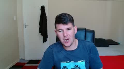 ask me lol online show from November 19, 2025, 8:25 am