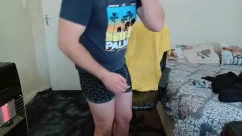 Snapshot of brendansexyboy098754 chatting on July 28, 2026, 9:37 am ask me lol online show from July 28, 2026, 9:37 am
