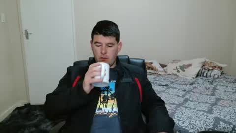 Snapshot of brendansexyboy098754 chatting on July 29, 2026, 4:32 am ask me lol online show from July 29, 2026, 4:32 am