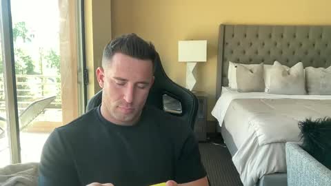 Snapshot of brettmycles chatting on October 2, 2025, 6:04 pm Brett Mycles online show from October 2, 2025, 6:04 pm