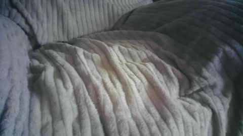 Snapshot of bri20fu chatting on October 13, 2025, 7:25 pm raining down on me online show from October 13, 2025, 7:25 pm