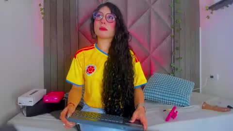 B R I A  online show from June 18, 2026, 2:56 am