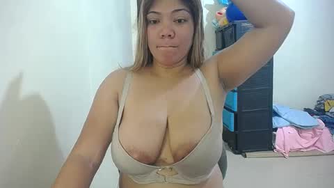 Snapshot of briana_lovexx chatting on July 23, 2026, 1:58 am Briana online show from July 23, 2026, 1:58 am