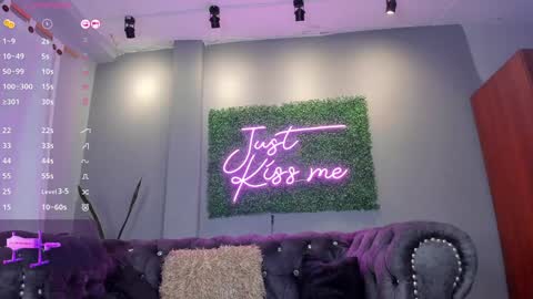 Snapshot of brianathompson chatting on January 29, 2025, 10:11 pm BRIANA online show from January 29, 2025, 10:11 pm