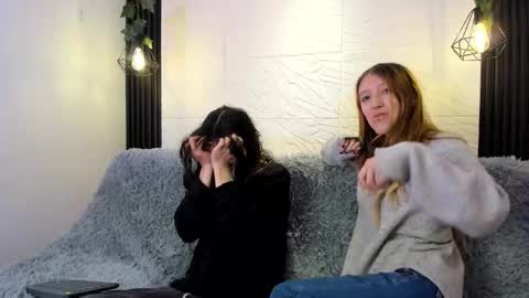 Snapshot of briarandblair chatting on October 29, 2025, 1:35 pm briarandblair online show from October 29, 2025, 1:35 pm