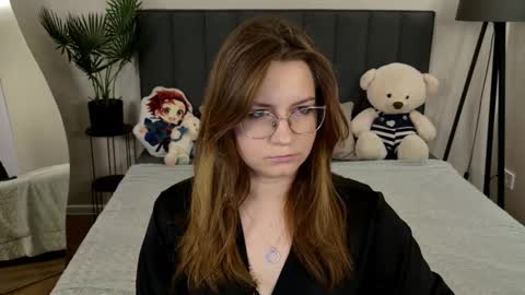 Snapshot of briarwynn chatting on October 19, 2025, 6:19 pm briarwynn online show from October 19, 2025, 6:19 pm