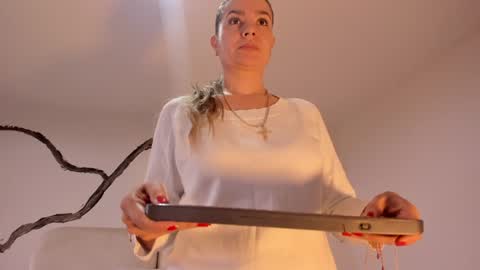 Snapshot of bridgetrodriguez chatting on January 31, 2025, 12:07 pm online show from January 31, 2025, 12:07 pm