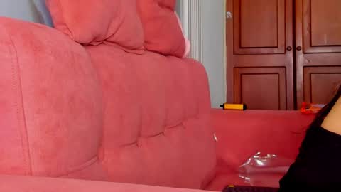 Snapshot of bridgetrodriguez chatting on November 19, 2025, 12:05 pm online show from November 19, 2025, 12:05 pm