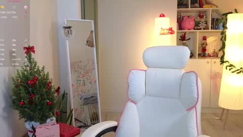 Snapshot of brilliantvictoria chatting on December 21, 2024, 12:49 pm Vi. online show from December 21, 2024, 12:49 pm