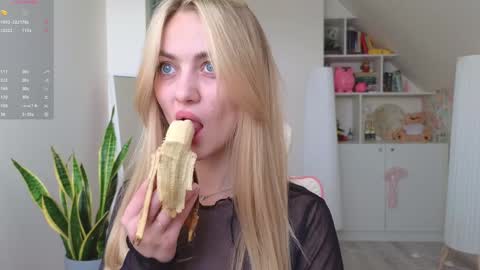 Snapshot of brilliantvictoria chatting on January 22, 2025, 11:56 am Vi. online show from January 22, 2025, 11:56 am