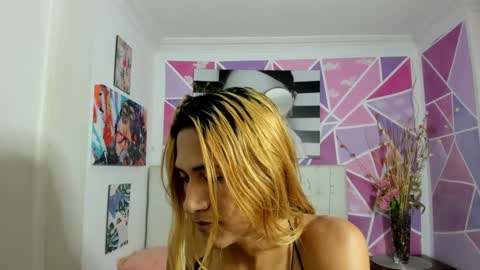 Snapshot of brisahott chatting on January 9, 2025, 2:29 pm Brisa online show from January 9, 2025, 2:29 pm