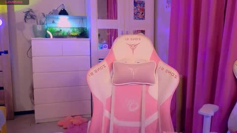 Snapshot of britney_lynch chatting on November 28, 2025, 9:28 pm Britney online show from November 28, 2025, 9:28 pm